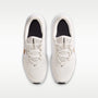 Nike Star Runner 5 – Tinte platino/Negro/Oro metalizado – vista 4