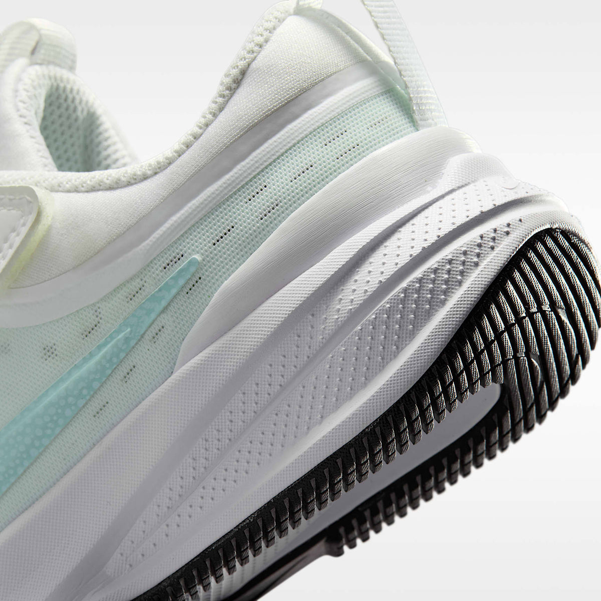 Nike Star Runner 5 – Blanco cumbre/Negro/Verde ligero/Verde ártico – vista 8