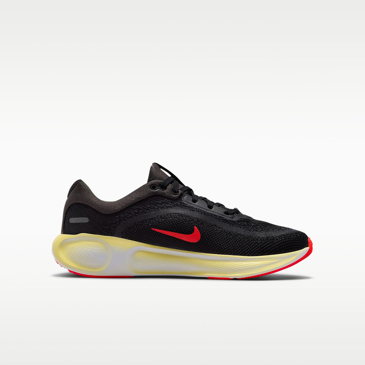 Nike Stellar Ride – Negro/Ceniza medio/Carmesí claro/Carmesí brillante – vista 3