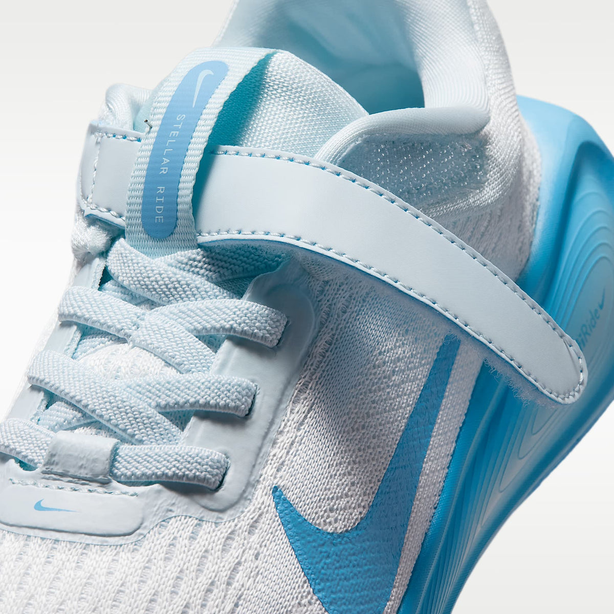 Nike Stellar Ride – Blanco cumbre/Azul glacial/Azul fútbol – vista 7