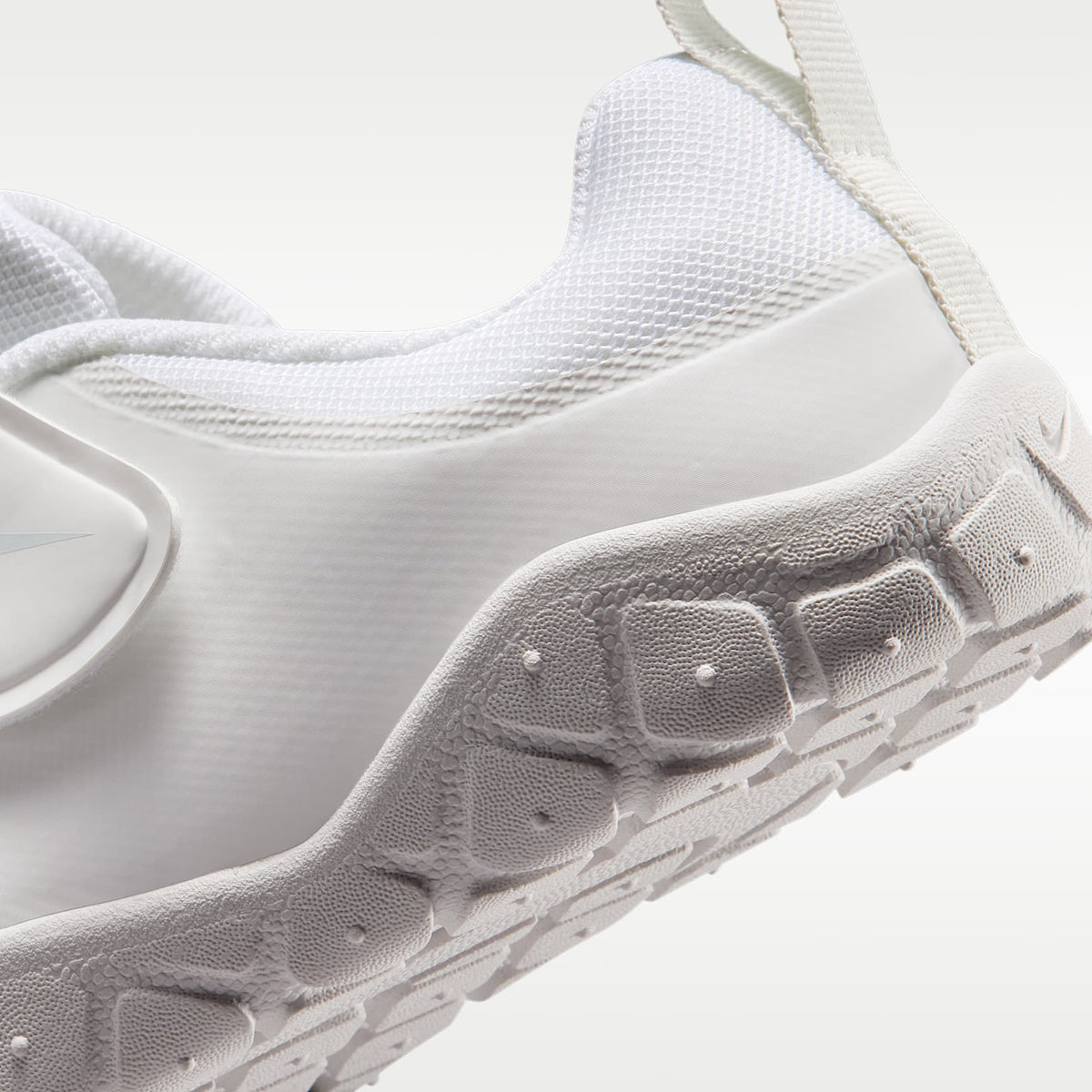 Nike Swoosh 1 Essential – Blanco/Blanco cumbre/Platino puro – vista 8