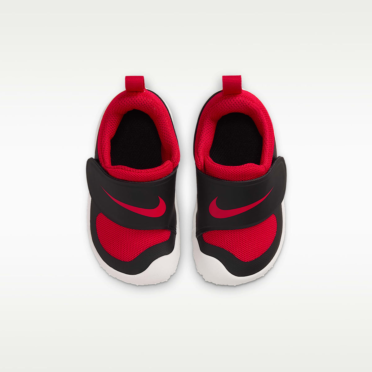 Nike Swoosh 1 Essential – Negro/Blanco cumbre/Rojo universitario – vista 4