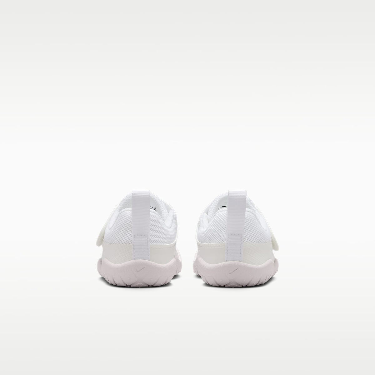 Nike Swoosh 1 Essential – Blanco/Blanco cumbre/Platino puro – vista 6