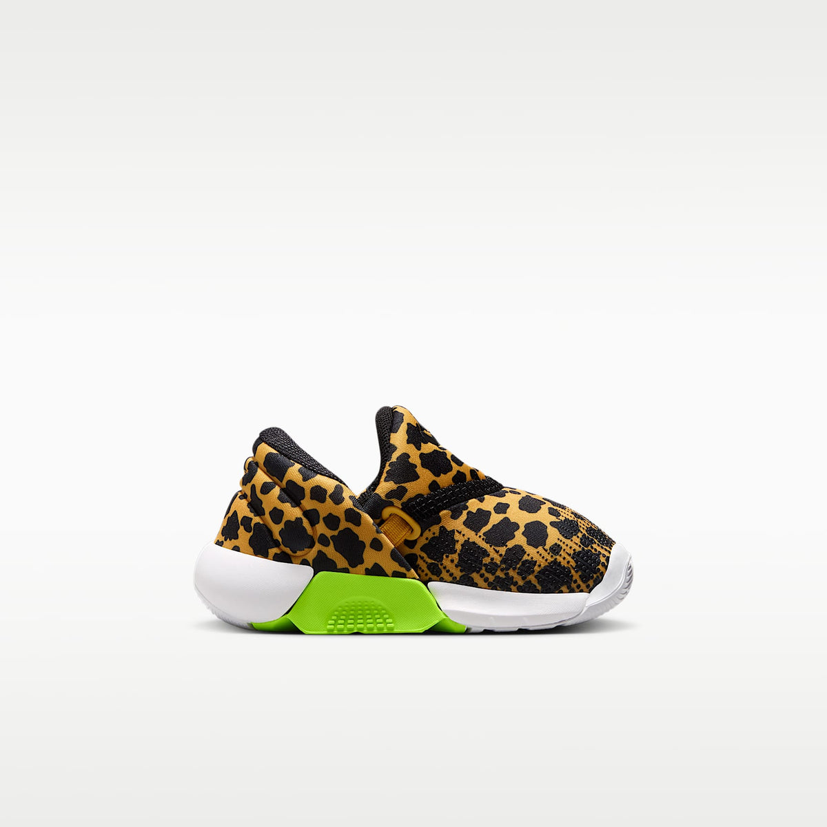 Nike Swoosh Go – Oro universitario/Volt/Blanco/Negro – vista 3