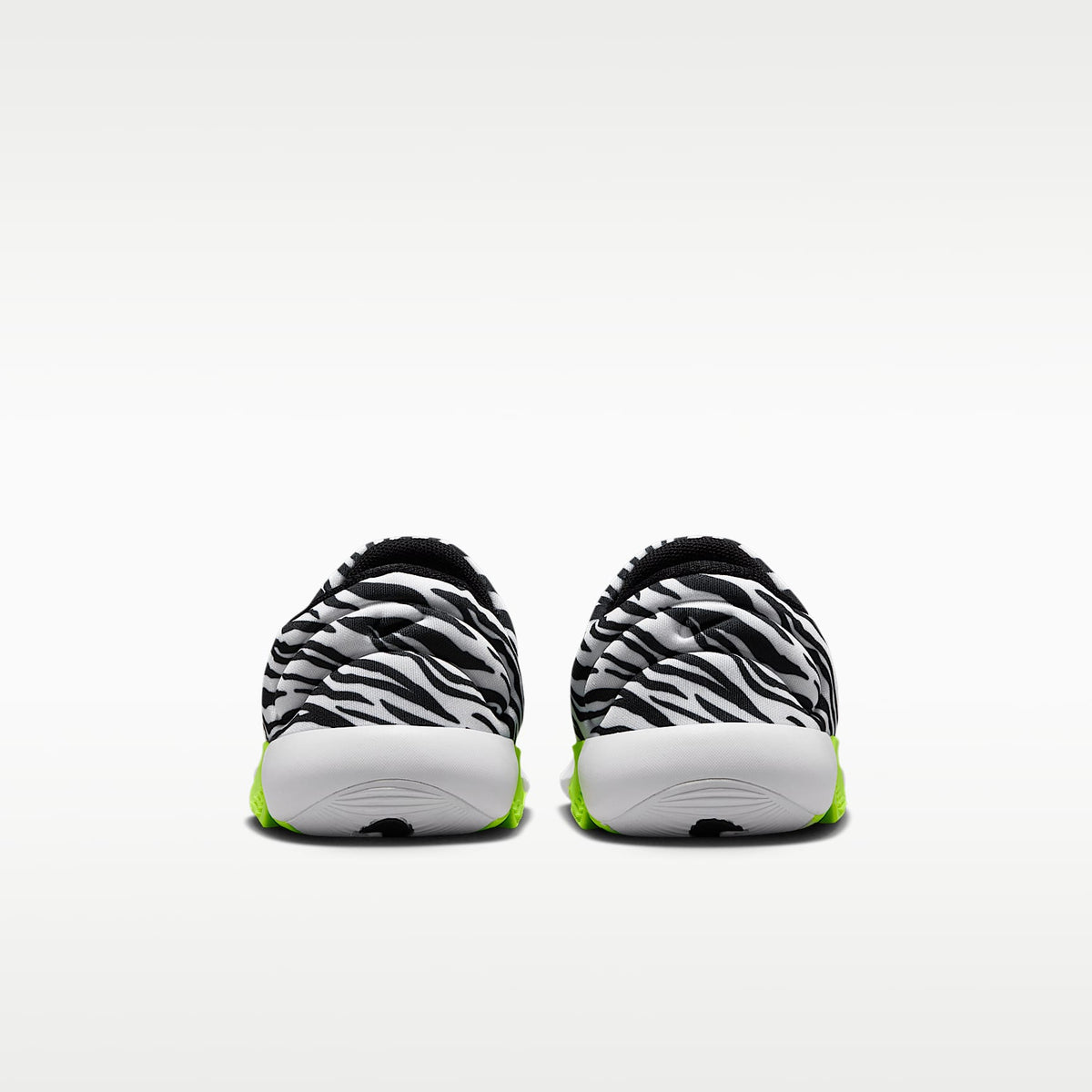 Nike Swoosh Go – Blanco/Volt/Negro – vista 6