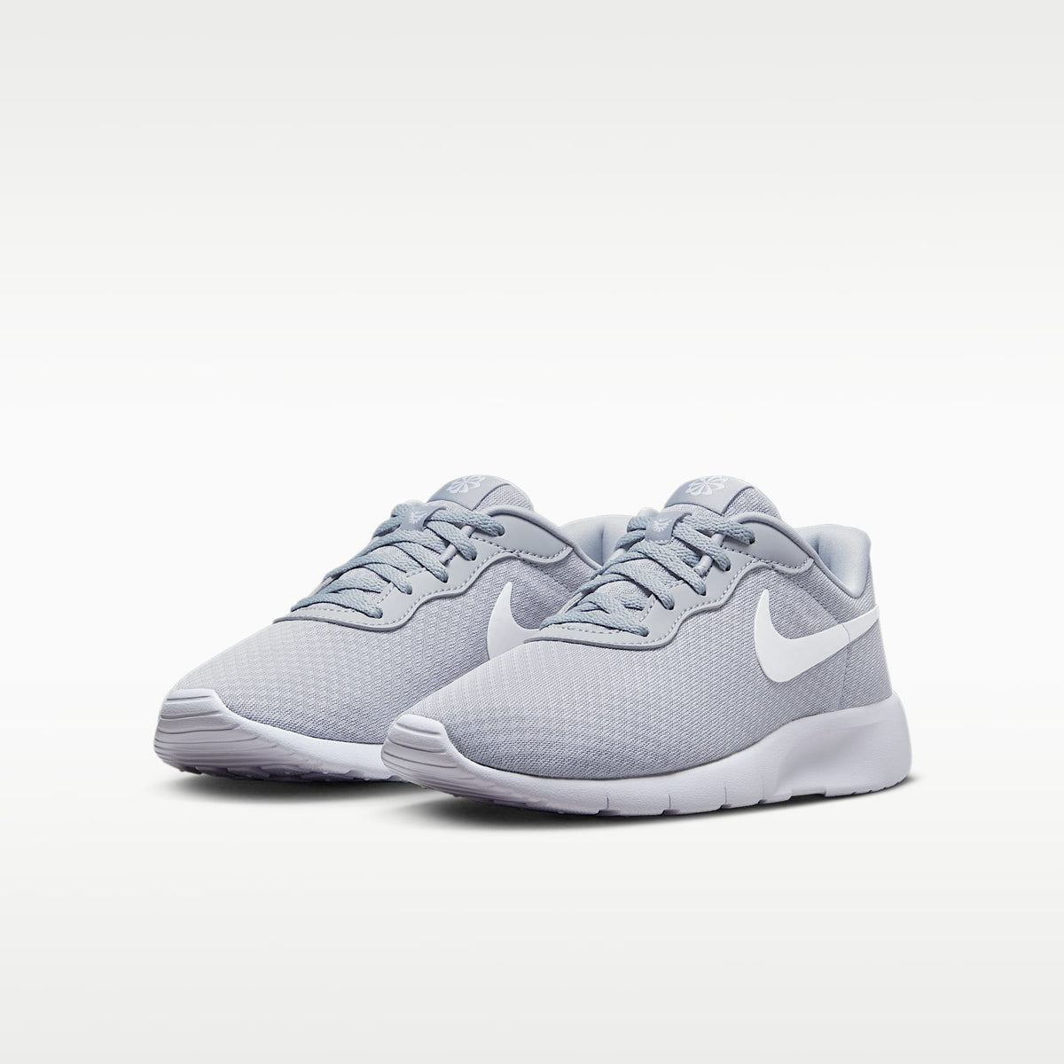 Nike Tanjun EasyOn – Gris lobo/Blanco/Blanco – vista 5