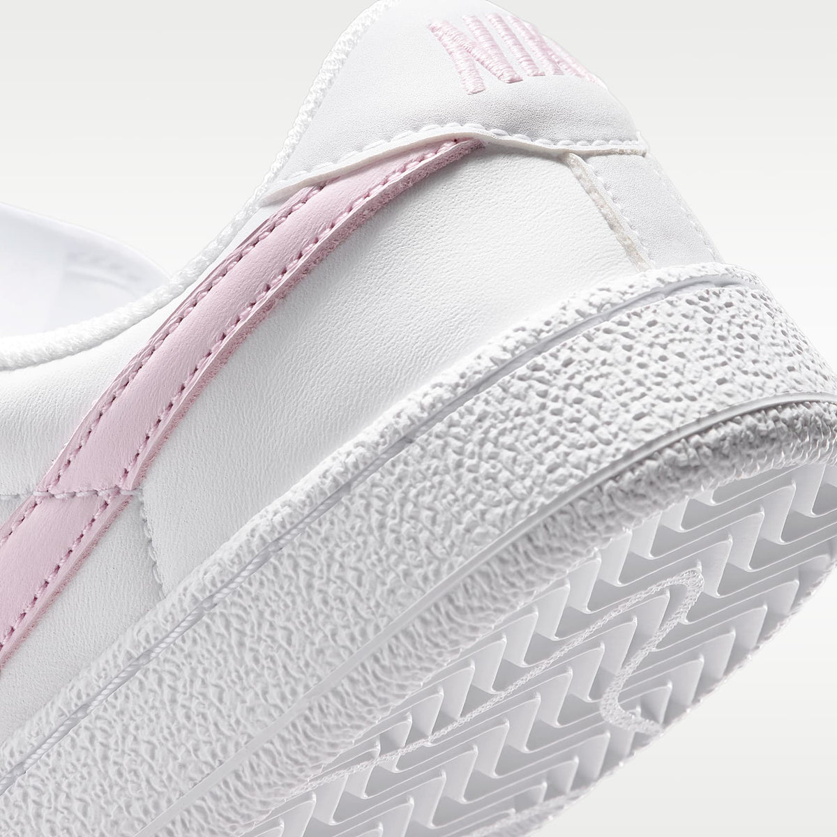 Nike Tennis Classic – Blanco/Espuma rosa – vista 8