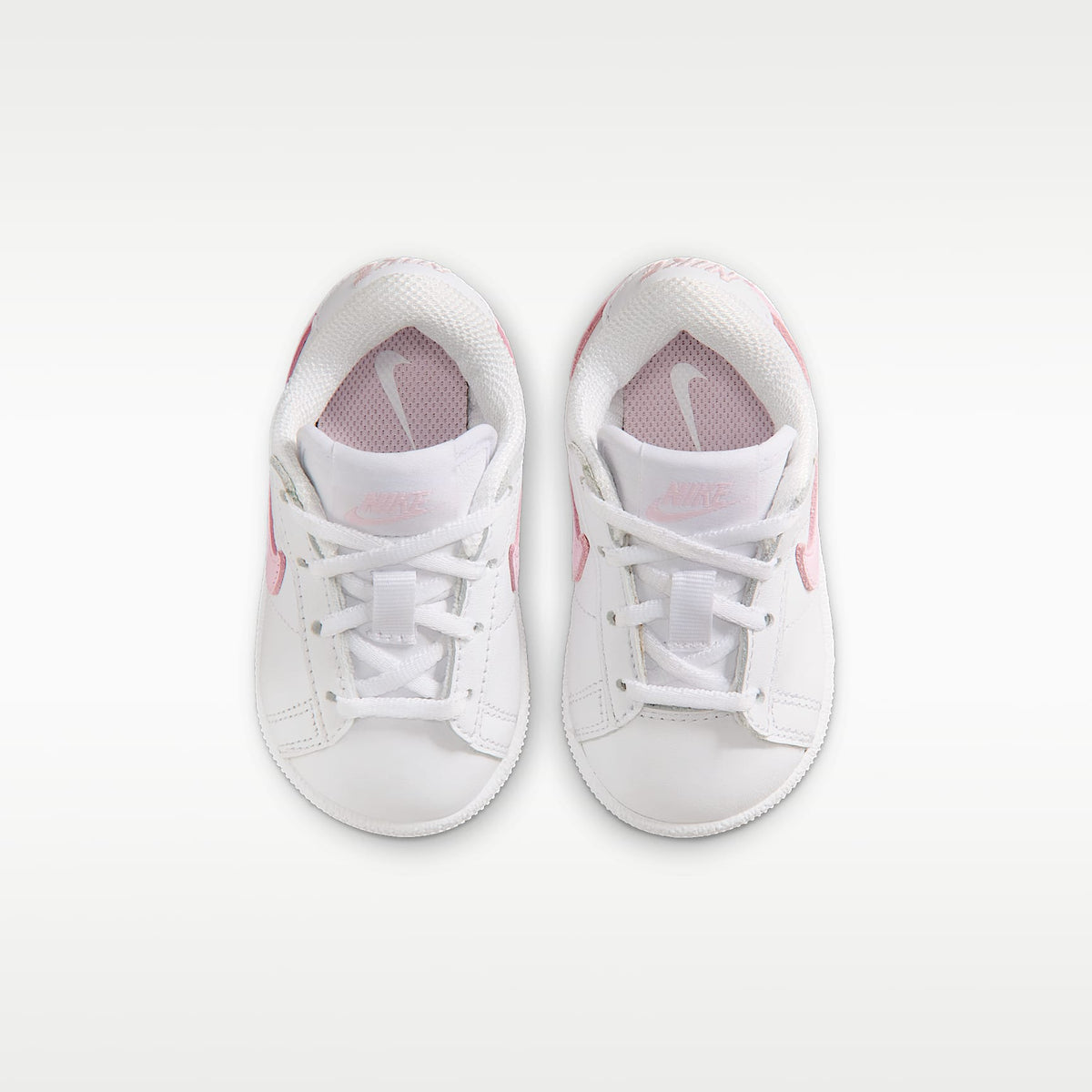 Nike Tennis Classic – Blanco/Espuma rosa – vista 4