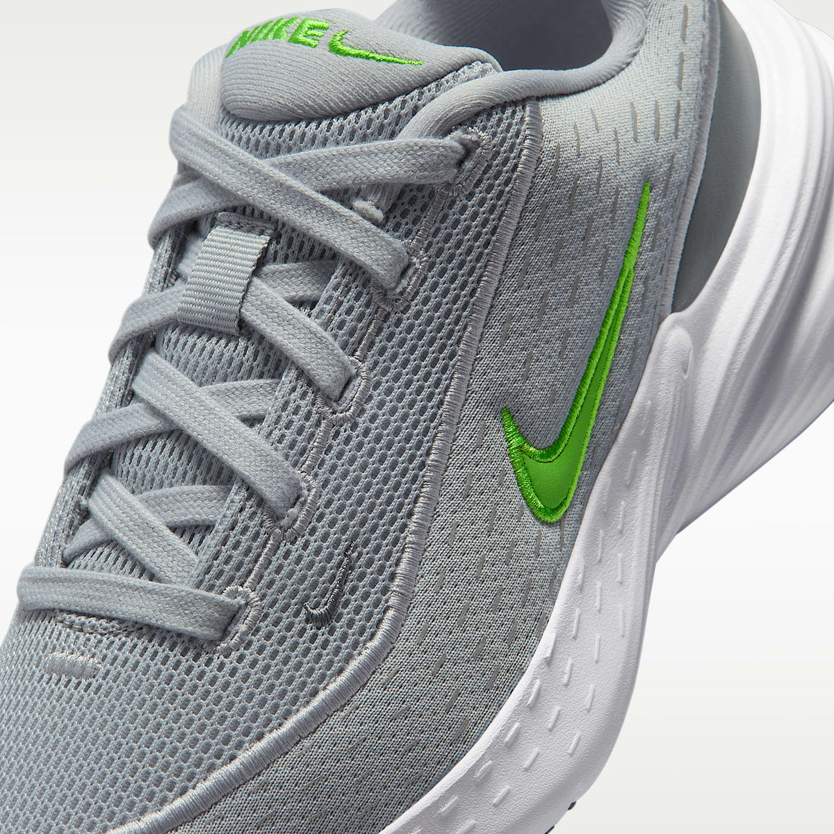 Nike Uplift SC – Gris humo claro/Blanco/Gris humo/Verde medio – vista 7