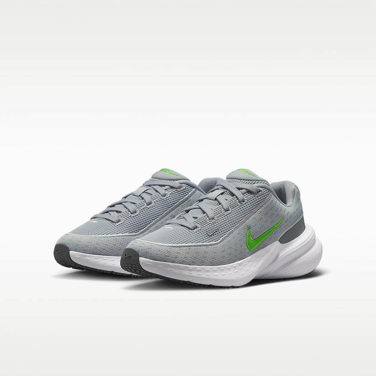Nike Uplift SC – Gris humo claro/Blanco/Gris humo/Verde medio – vista 5