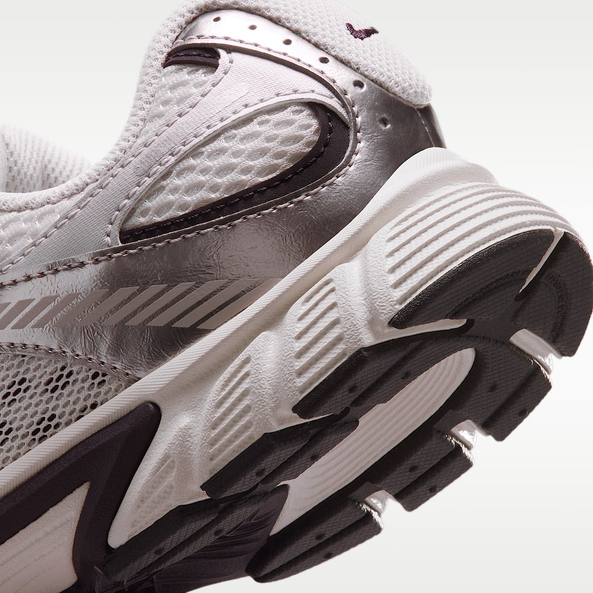 Nike V5 RNR – Fantasma/Gris partícula/Burdeos ceniza/Fantasma – vista 8