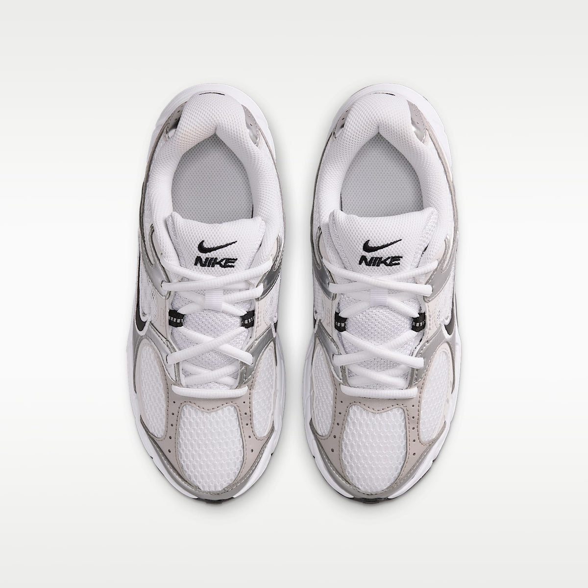 Nike V5 RNR – Blanco/Gris vasto/Gris universitario/Negro – vista 4