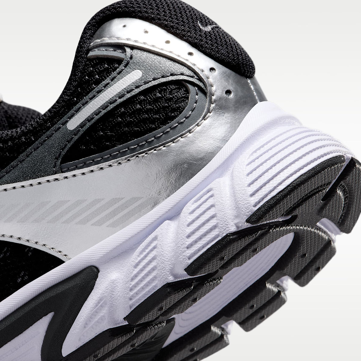 Nike V5 RNR – Negro/Antracita/Gris humo/Negro – vista 8