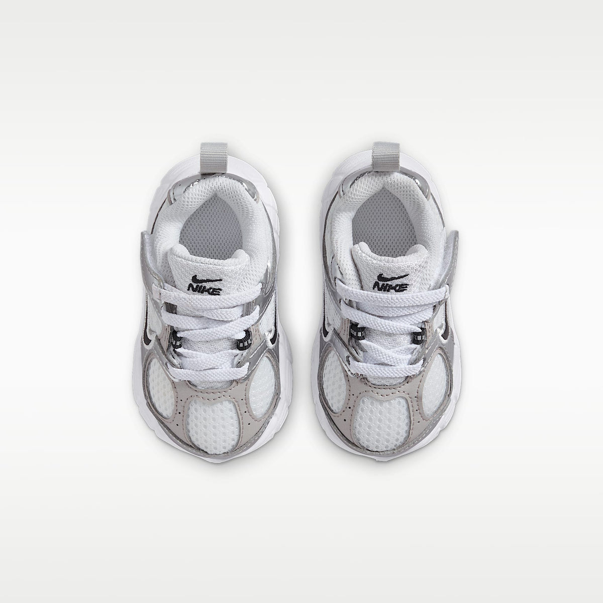 Nike V5 RNR – Blanco/Gris vasto/Gris universitario/Negro – vista 4