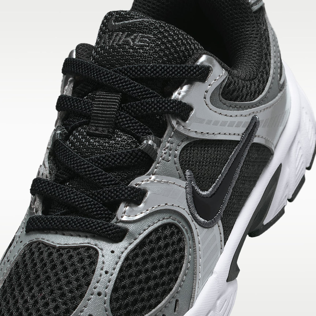 Nike V5 RNR – Negro/Antracita/Gris humo/Negro – vista 7
