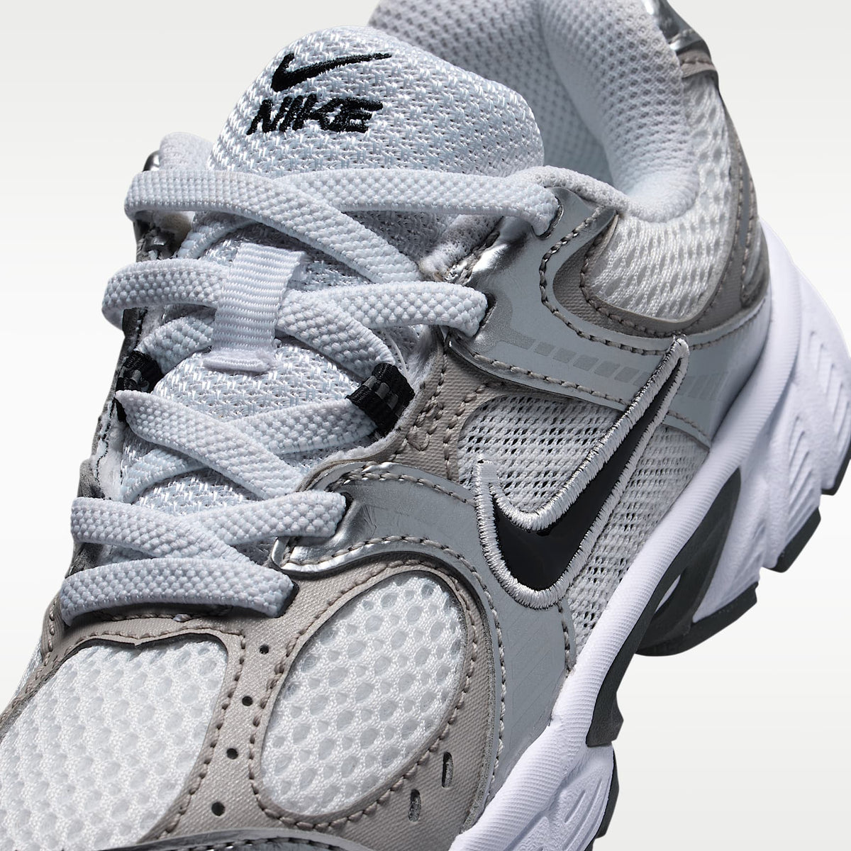 Nike V5 RNR – Blanco/Gris vasto/Gris universitario/Negro – vista 7
