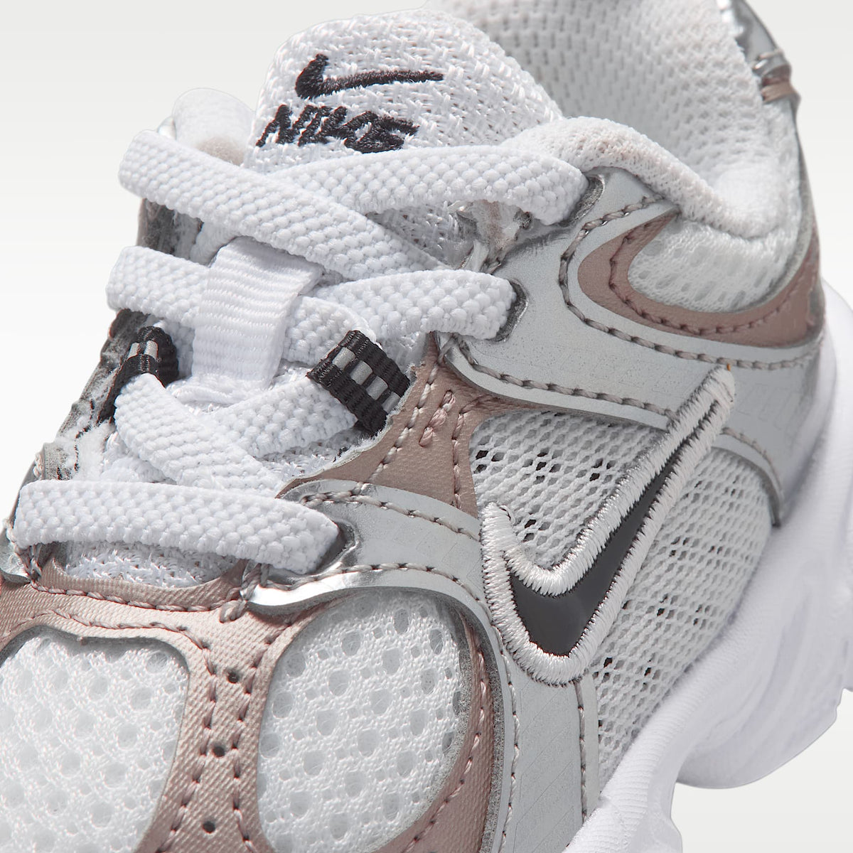 Nike V5 RNR – Blanco/Gris vasto/Gris universitario/Negro – vista 7