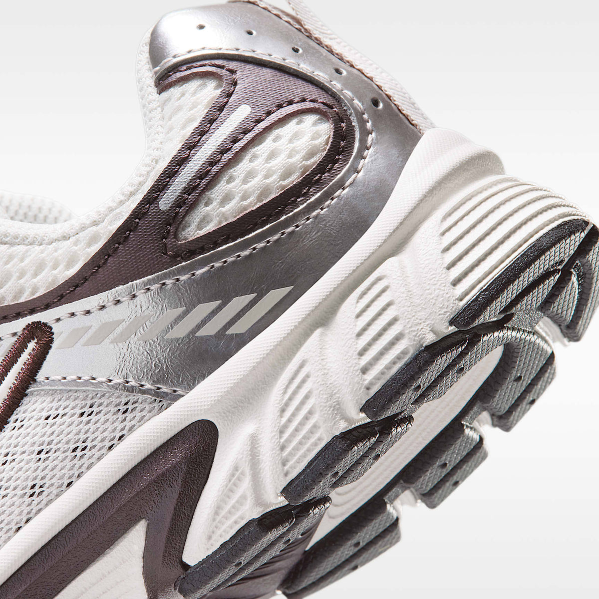 Nike V5 RNR – Fantasma/Gris partícula/Burdeos ceniza/Fantasma – vista 8