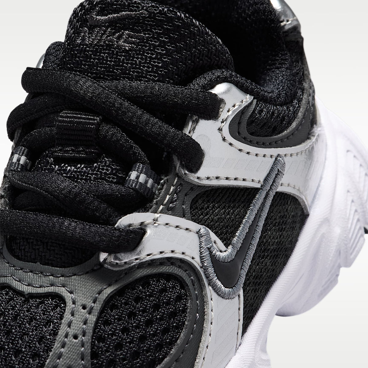 Nike V5 RNR – Negro/Antracita/Gris humo/Negro – vista 7