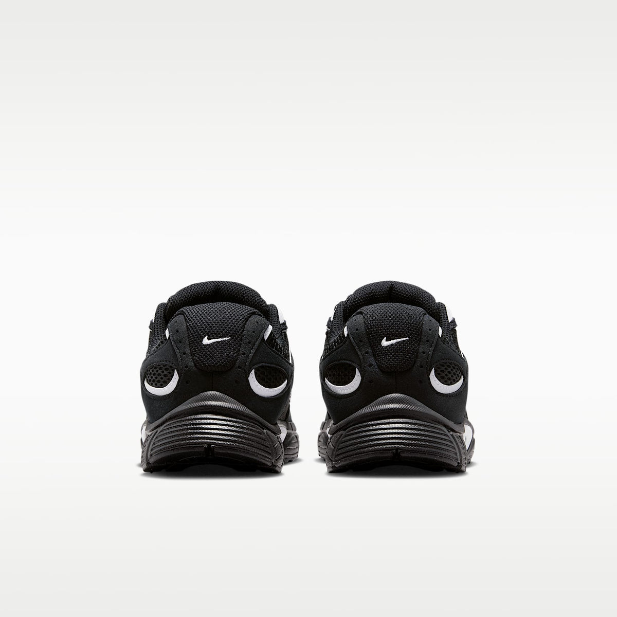 Nike V5 Runner Suede – Negro/Blanco/Negro – vista 6