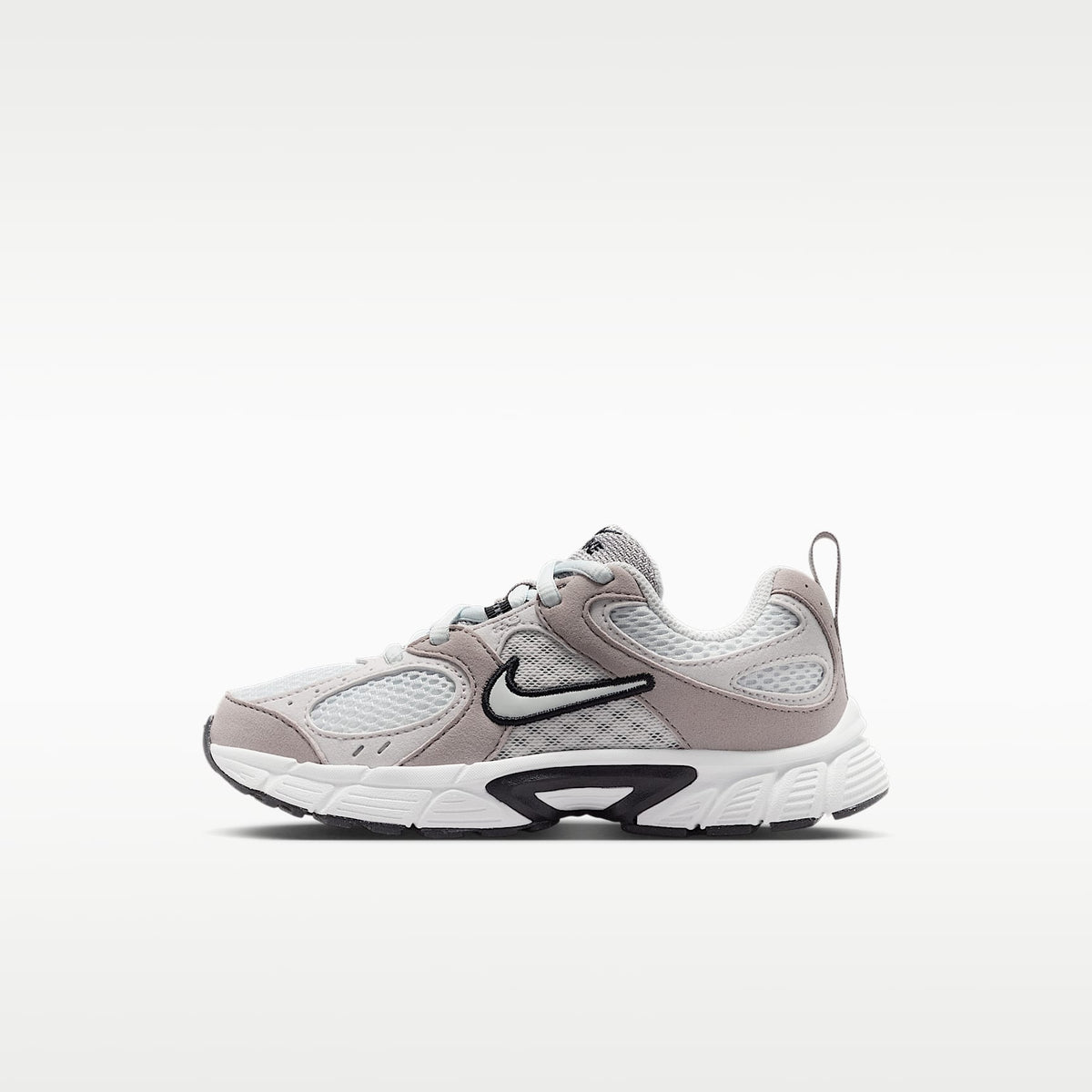 Nike V5 RNR Suede – Blanco cáscara de huevo/Gris universitario/Gris niebla/Blanco cáscara de huevo – vista 1