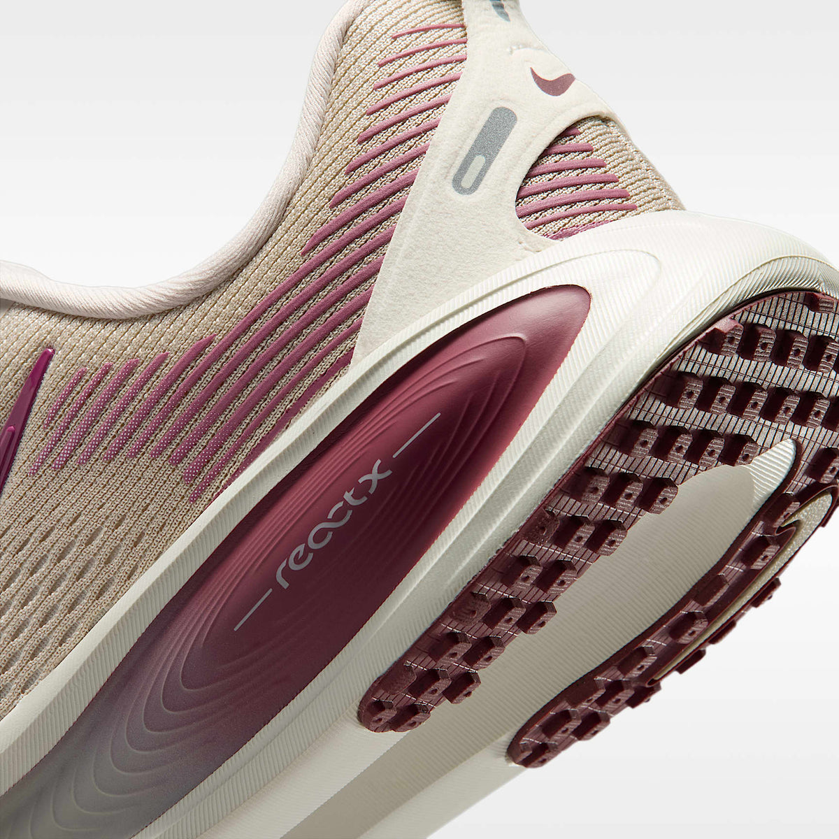 Nike Vomero 18 – Crema II/Vela/Rosa humo – vista 8