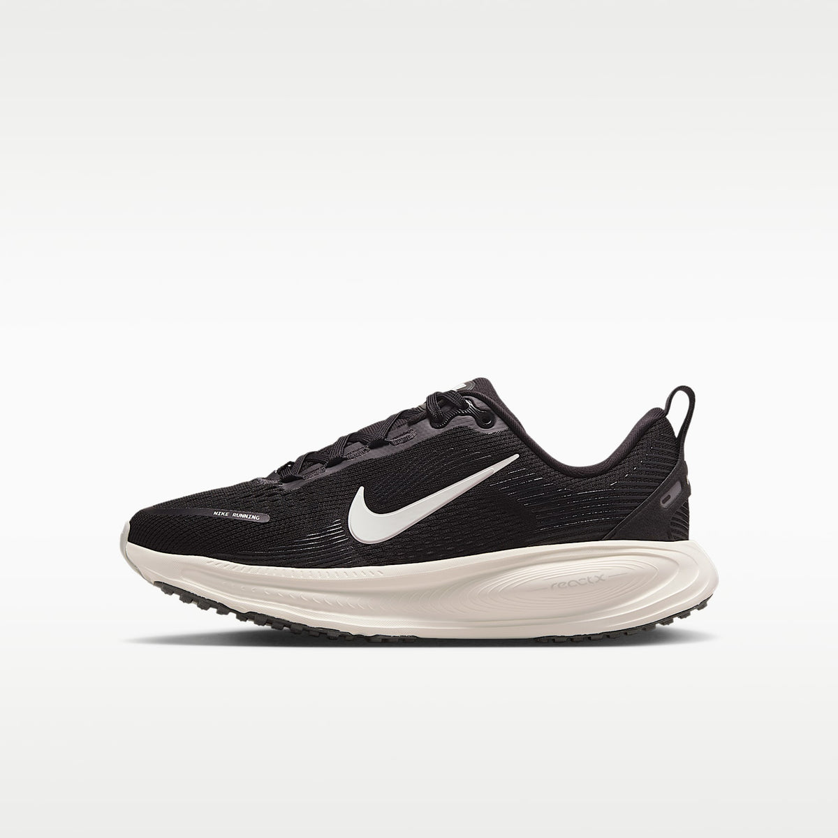 Nike Vomero 18 – Negro/Leche de coco/Mena de hierro/Blanco cumbre – vista 1