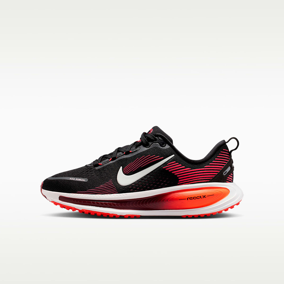 Nike Vomero 18 – Negro/Carmesí brillante/Rojo team/Blanco cumbre – vista 1