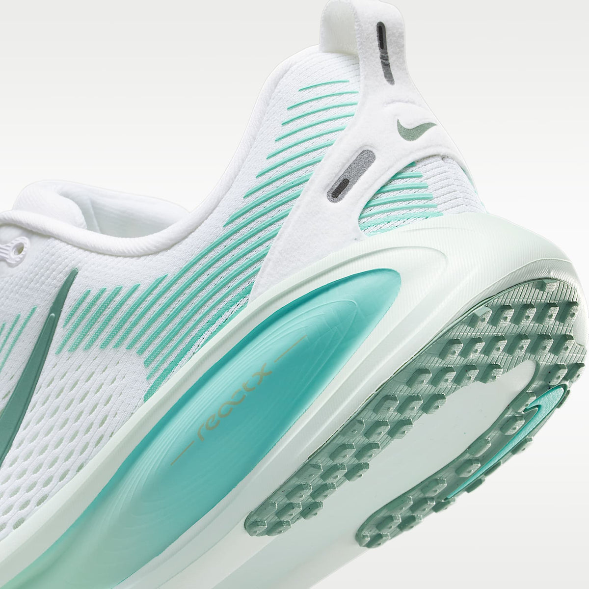 Nike Vomero 18 – Blanco/Turquesa desteñido/Espuma menta/Cañón – vista 8