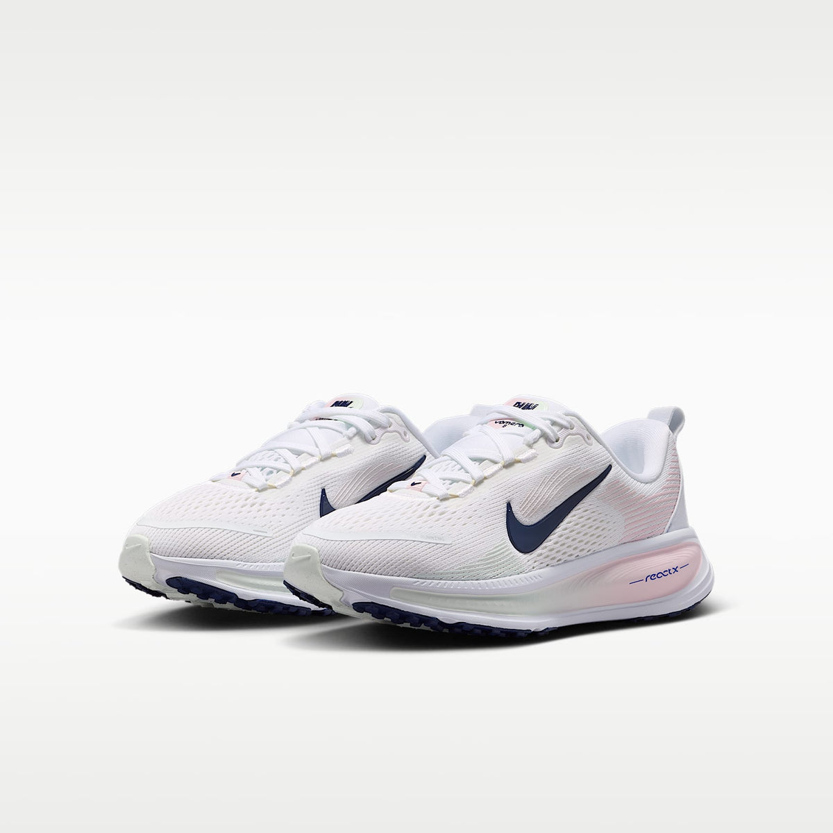 Nike Vomero 18 – Blanco/Gris fútbol/Verde ligero/Azul marino medianoche – vista 5