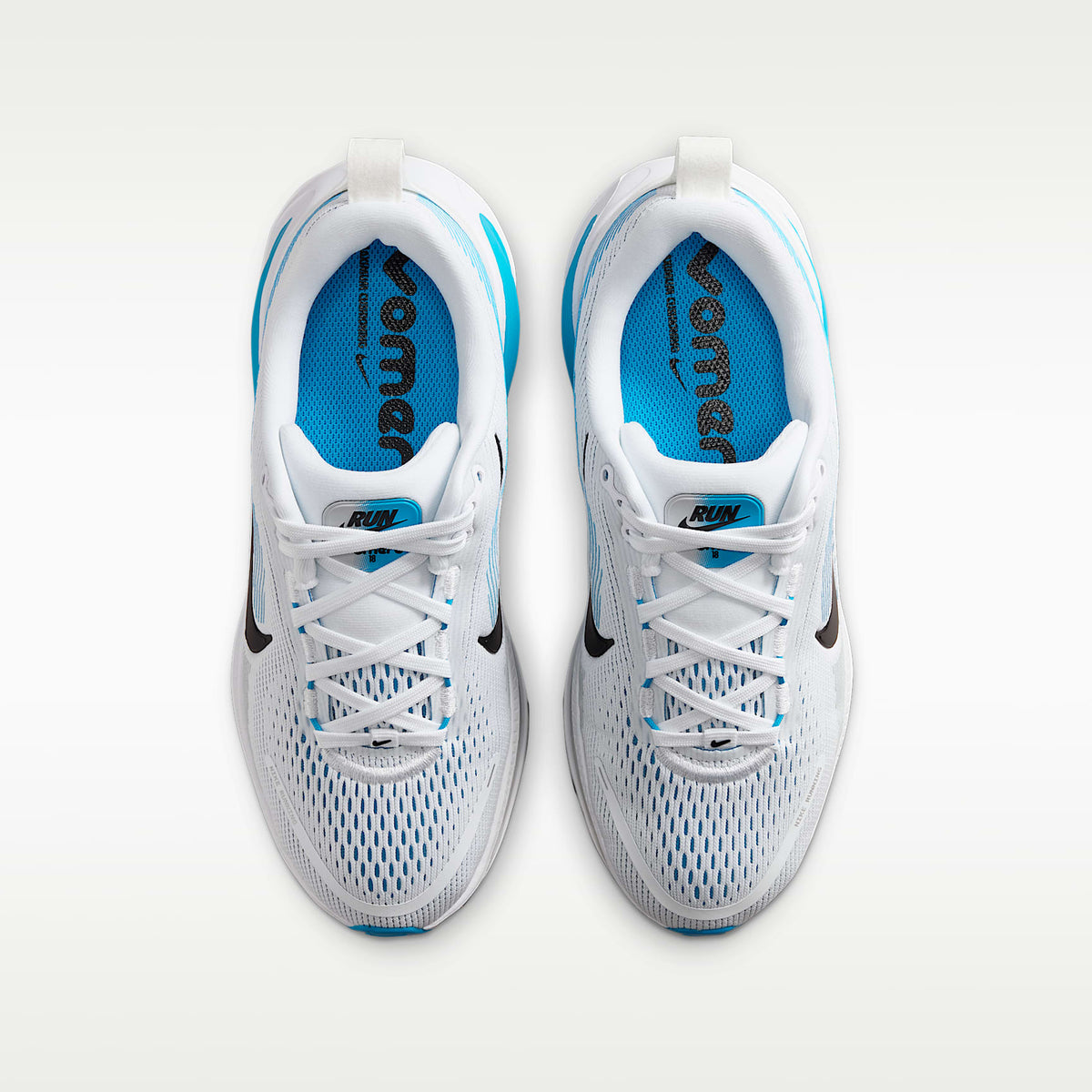 Nike Vomero 18 – Blanco/Negro/Platino puro/Azul héroe – vista 4