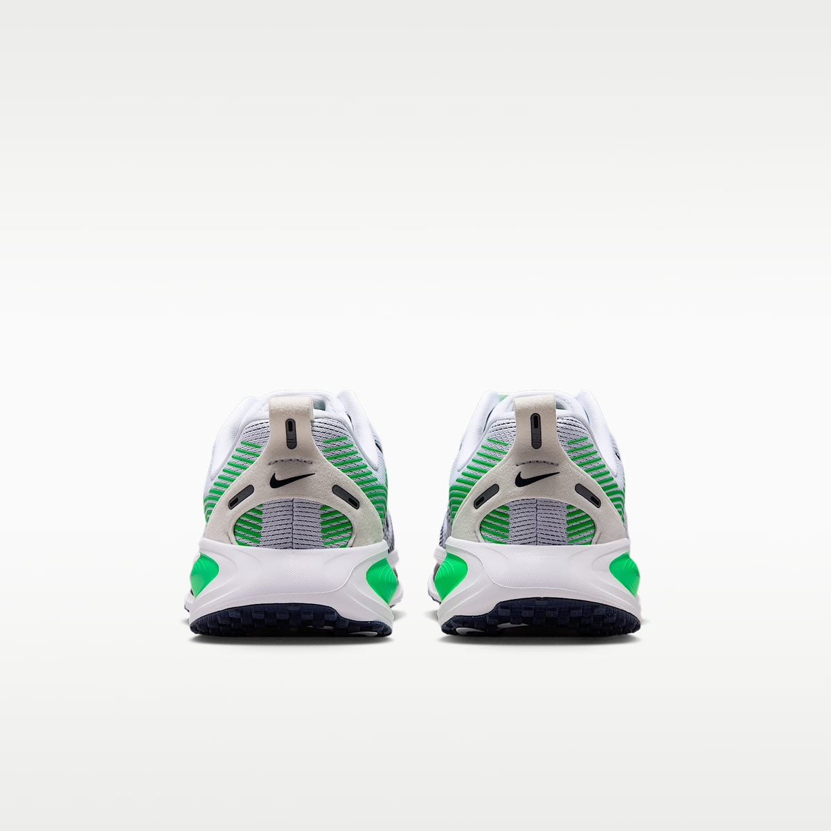 Nike Vomero 18 – Blanco/Verde chispa/Azul marino medianoche – vista 6