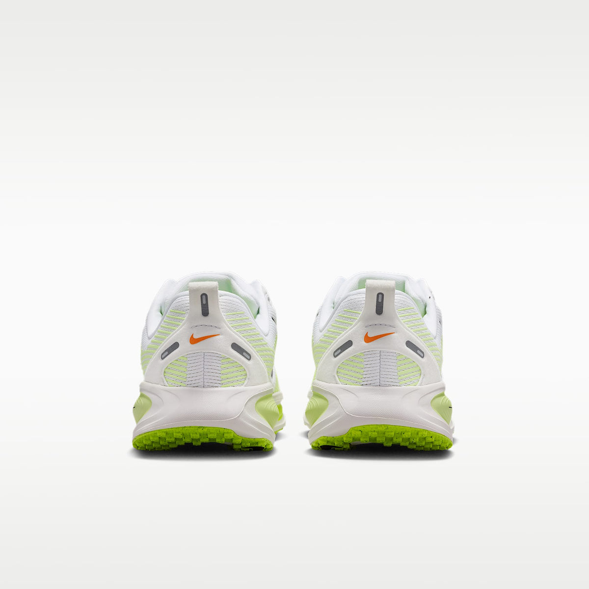 Nike Vomero 18 – Blanco/Volt/Voltio ligero/Negro – vista 6