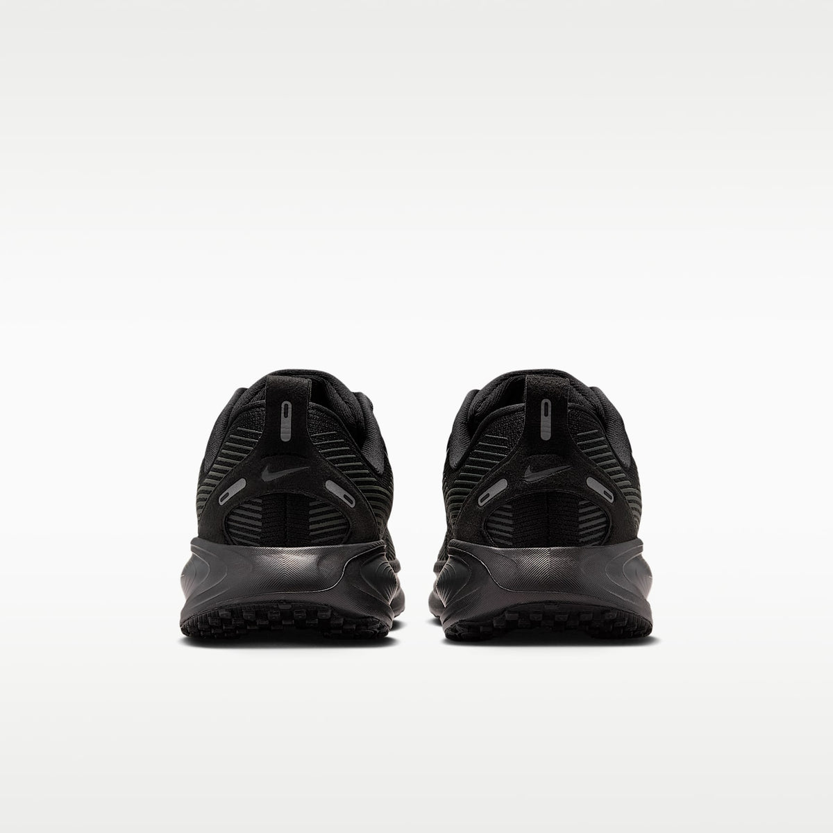 Nike Vomero 18 – Negro/Gris humo oscuro/Gris humo claro/Negro – vista 6