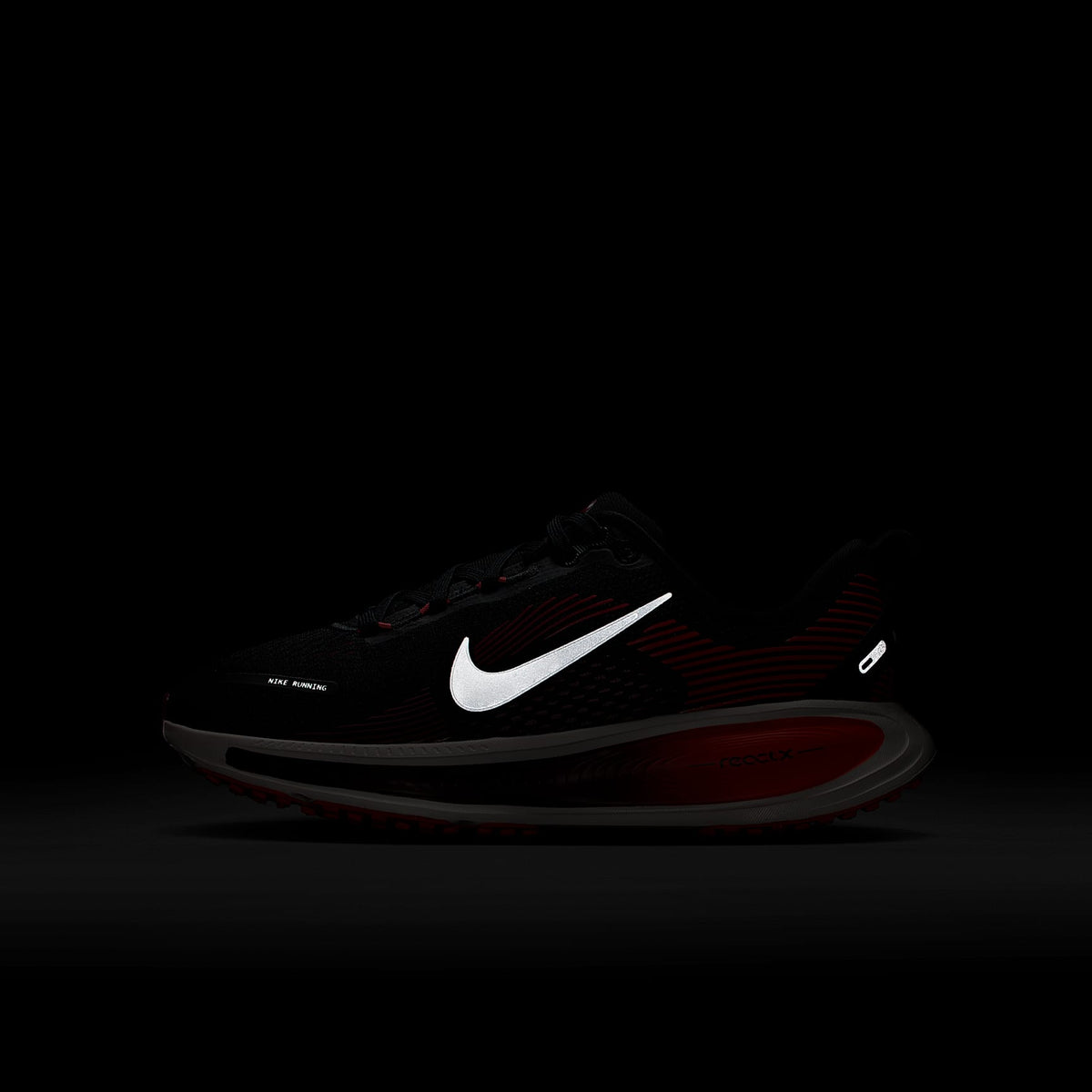 Nike Vomero 18 – Negro/Carmesí brillante/Rojo team/Blanco cumbre – vista 9