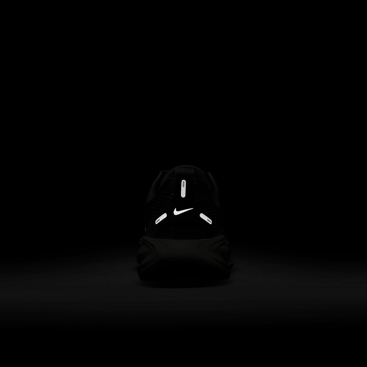 Nike Vomero 18 – Negro/Leche de coco/Mena de hierro/Blanco cumbre – vista 9