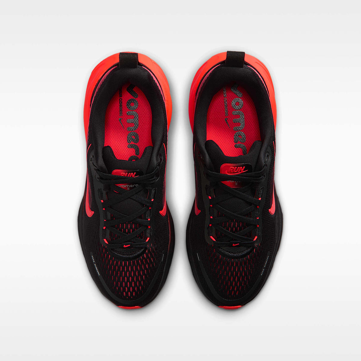 Nike Vomero 18 – Negro/Rojo universitario/Antracita/Carmesí brillante – vista 4