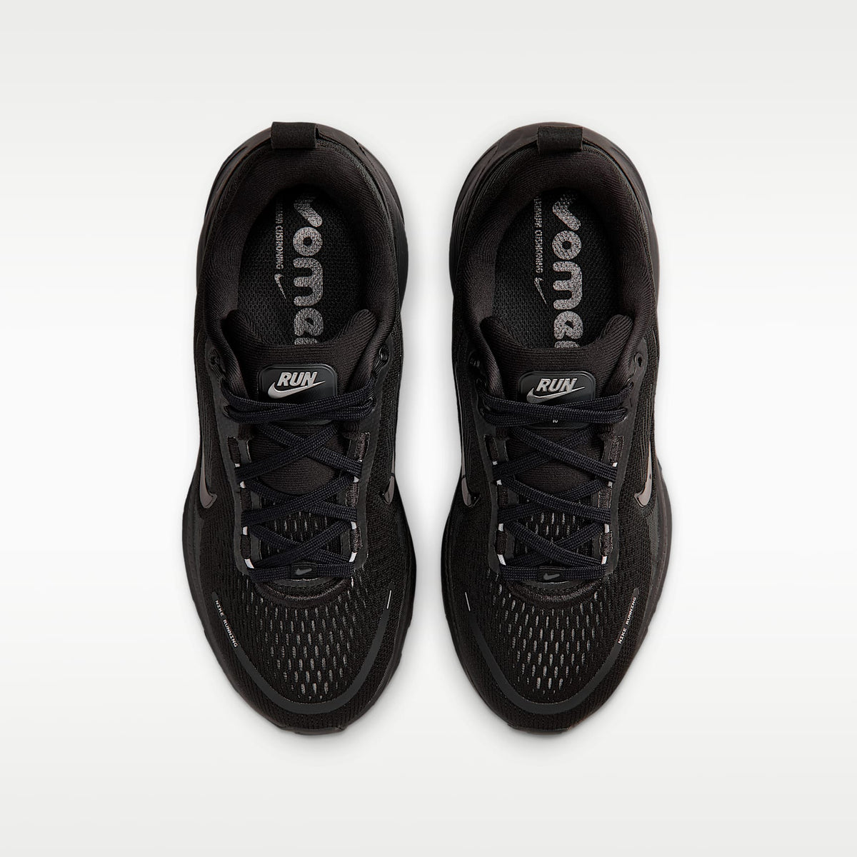 Nike Vomero 18 – Negro/Gris humo oscuro/Gris humo claro/Negro – vista 4