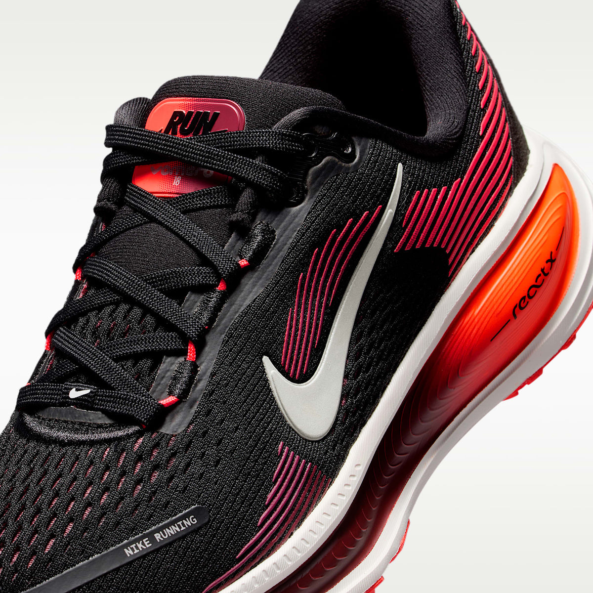 Nike Vomero 18 – Negro/Carmesí brillante/Rojo team/Blanco cumbre – vista 7