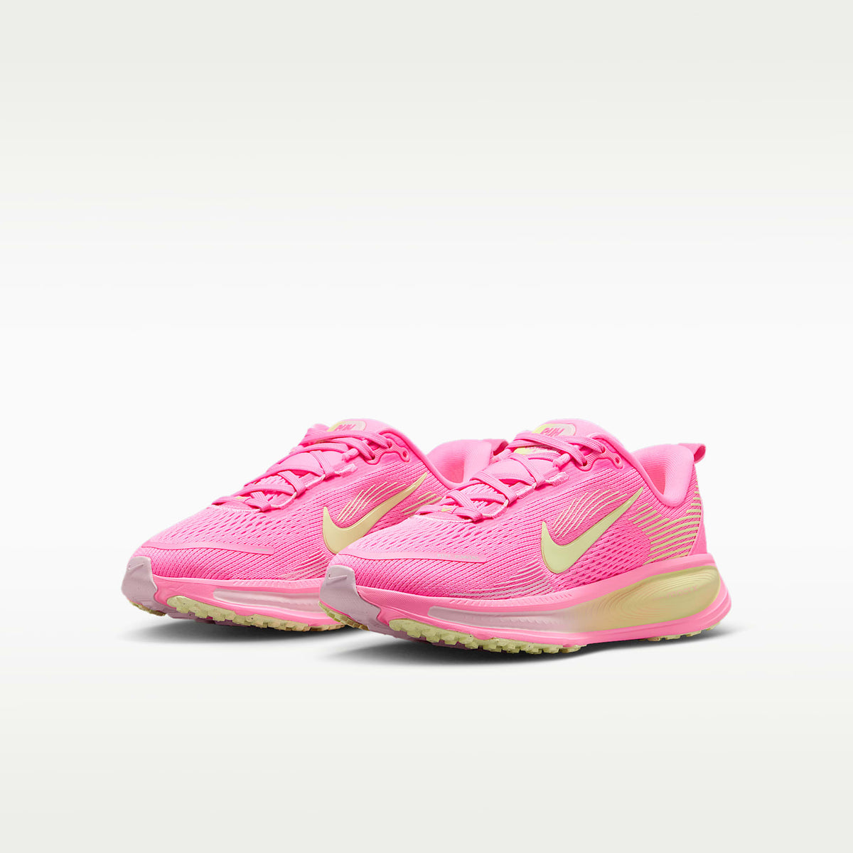 Nike Vomero 18 – Hechizo rosa/Espuma rosa/Voltio ligero – vista 5