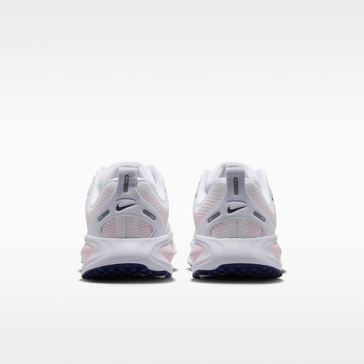 Nike Vomero 18 – Blanco/Gris fútbol/Verde ligero/Azul marino medianoche – vista 6