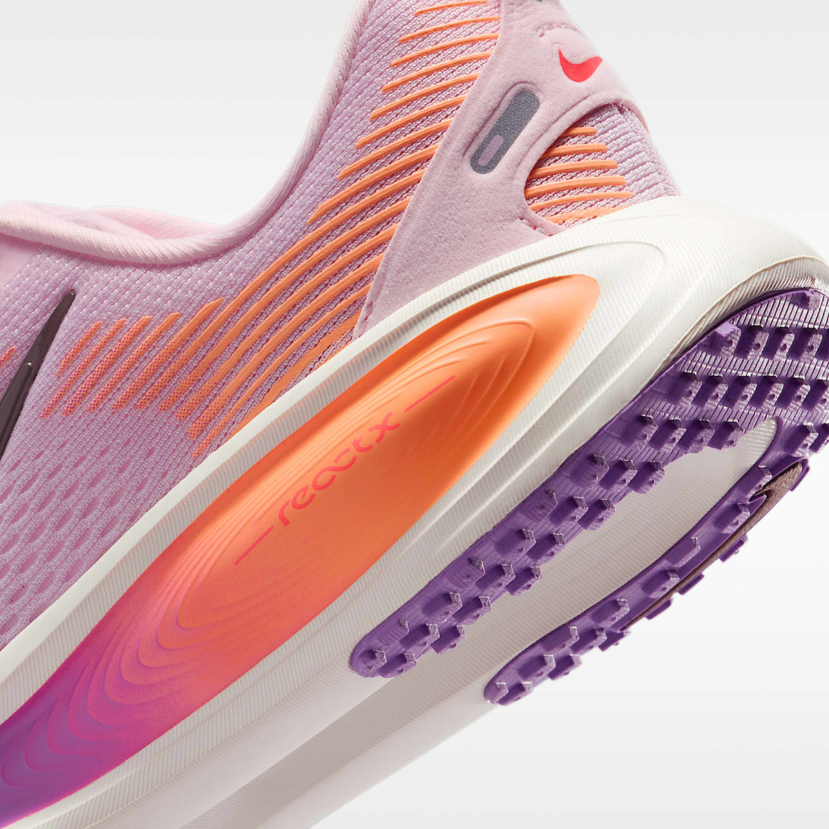 Nike Vomero 18 – Espuma rosa/Violeta brillante/Vela/Tatuaje – vista 8
