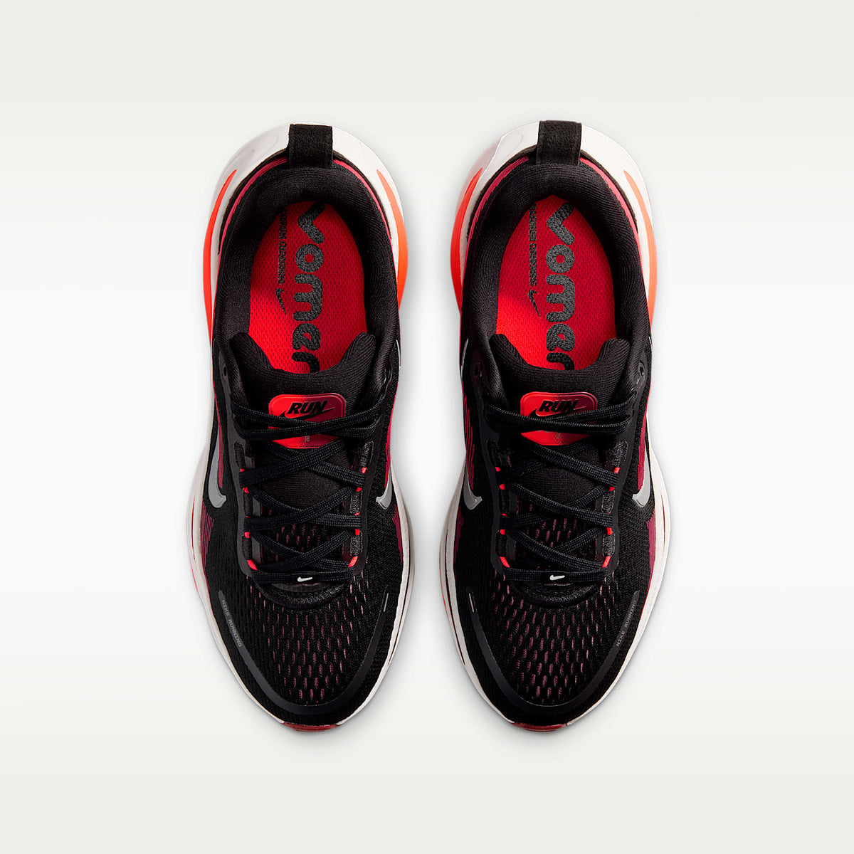 Nike Vomero 18 – Negro/Carmesí brillante/Rojo team/Blanco cumbre – vista 4