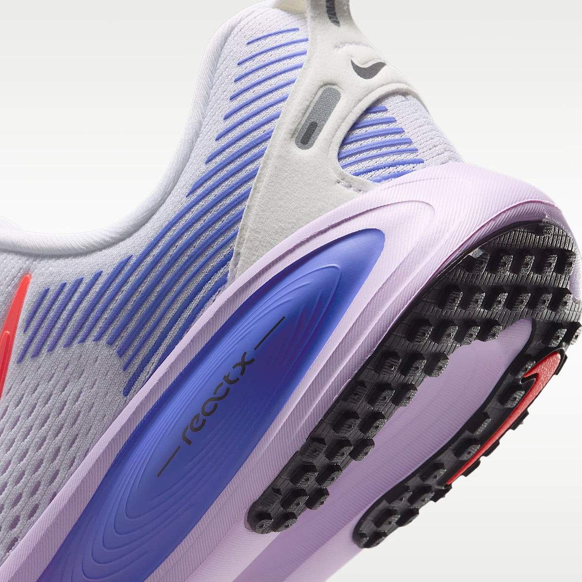 Nike Vomero 18 – Blanco/Bruma violeta/Zafiro/Lava cálido – vista 8