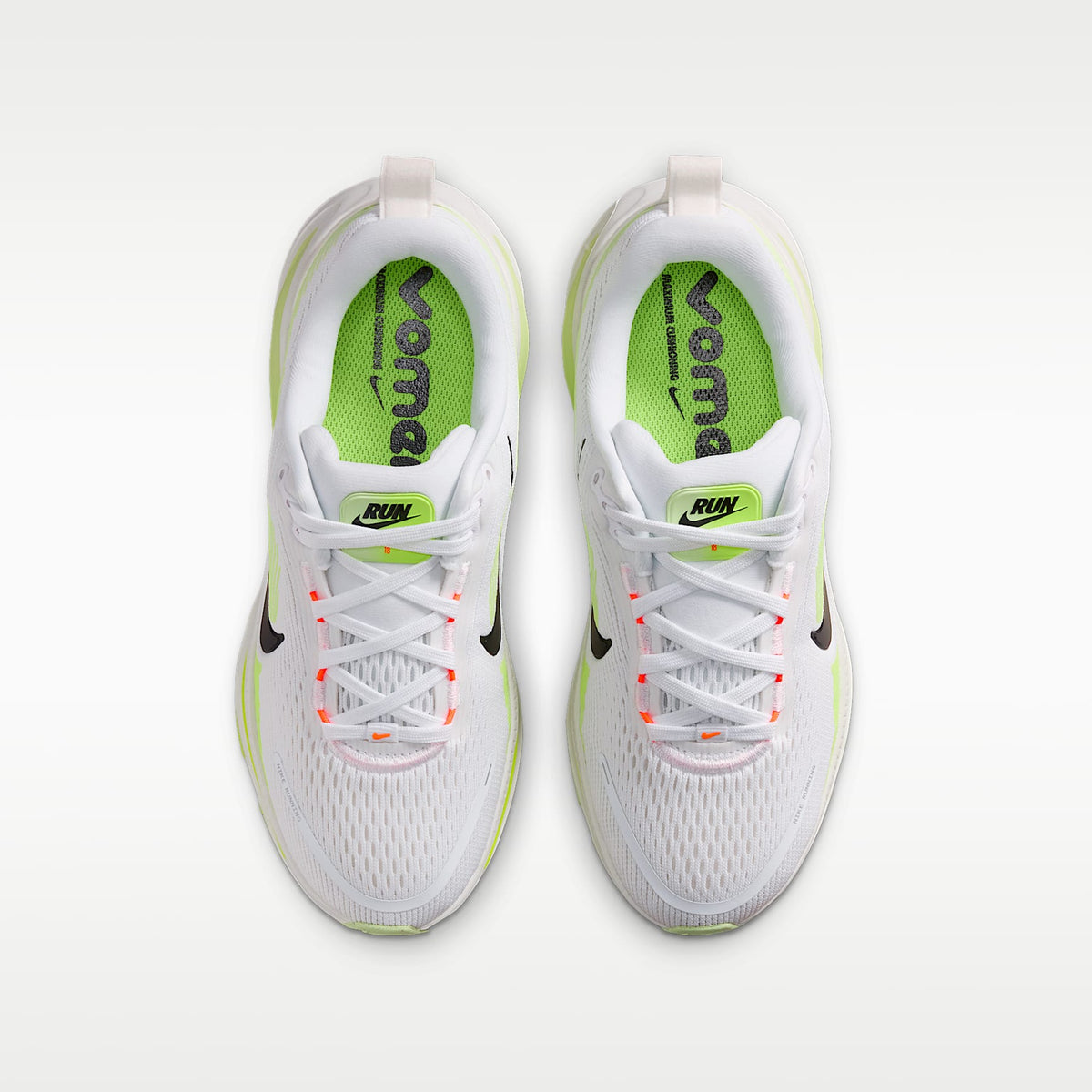Nike Vomero 18 – Blanco/Volt/Voltio ligero/Negro – vista 4