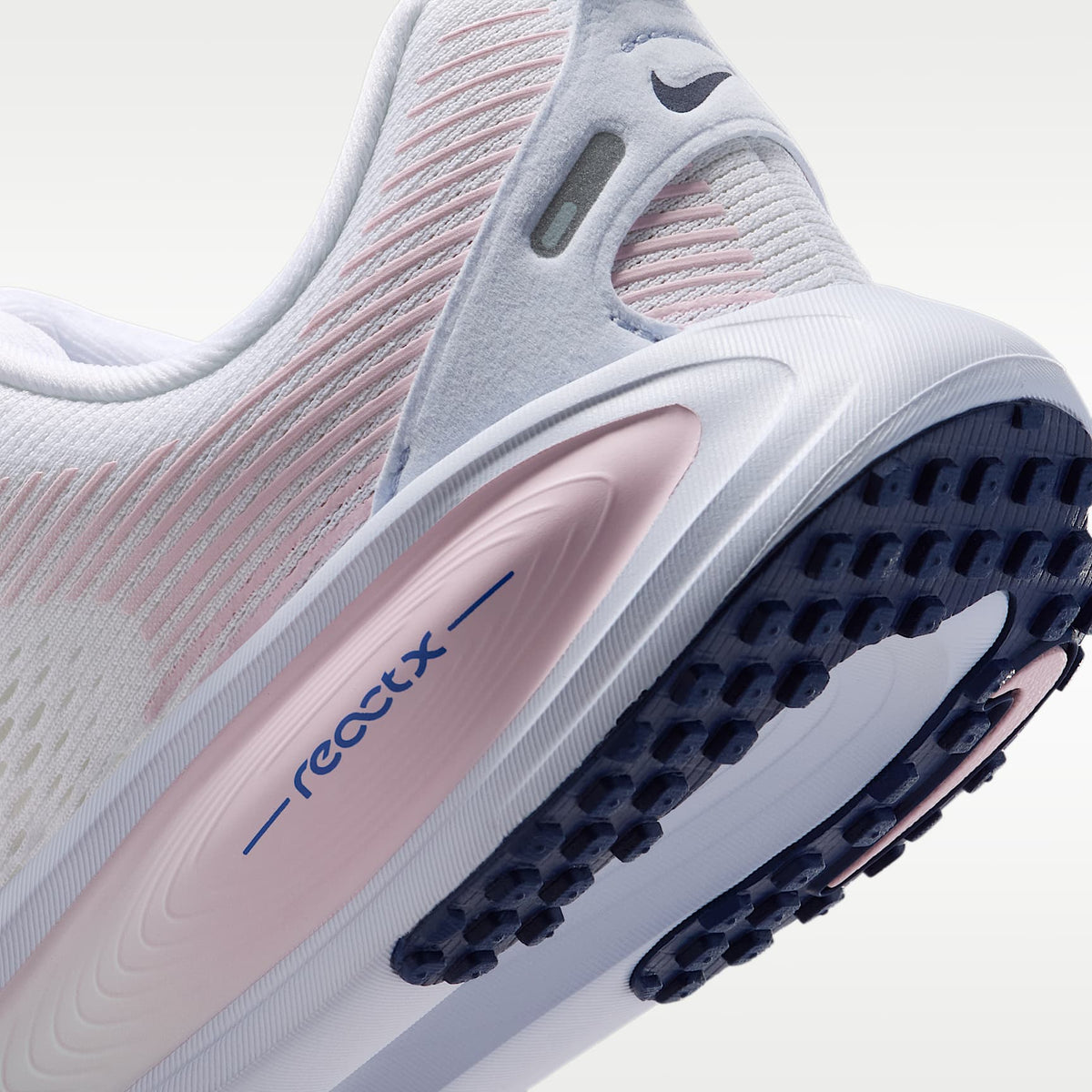 Nike Vomero 18 – Blanco/Gris fútbol/Verde ligero/Azul marino medianoche – vista 8
