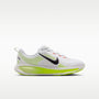 Nike Vomero 18 – Blanco/Volt/Voltio ligero/Negro – vista 3