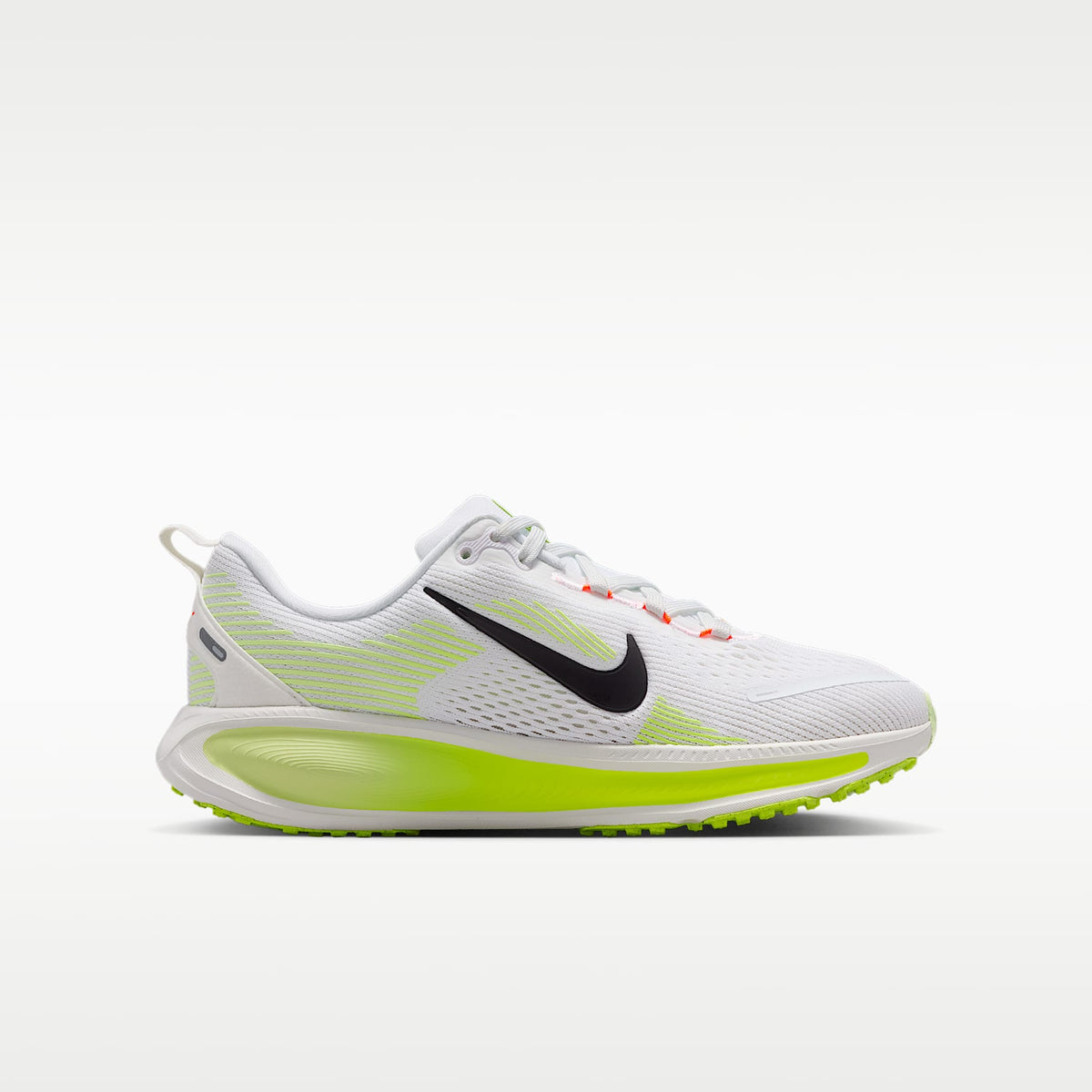 Nike Vomero 18 – Blanco/Volt/Voltio ligero/Negro – vista 3