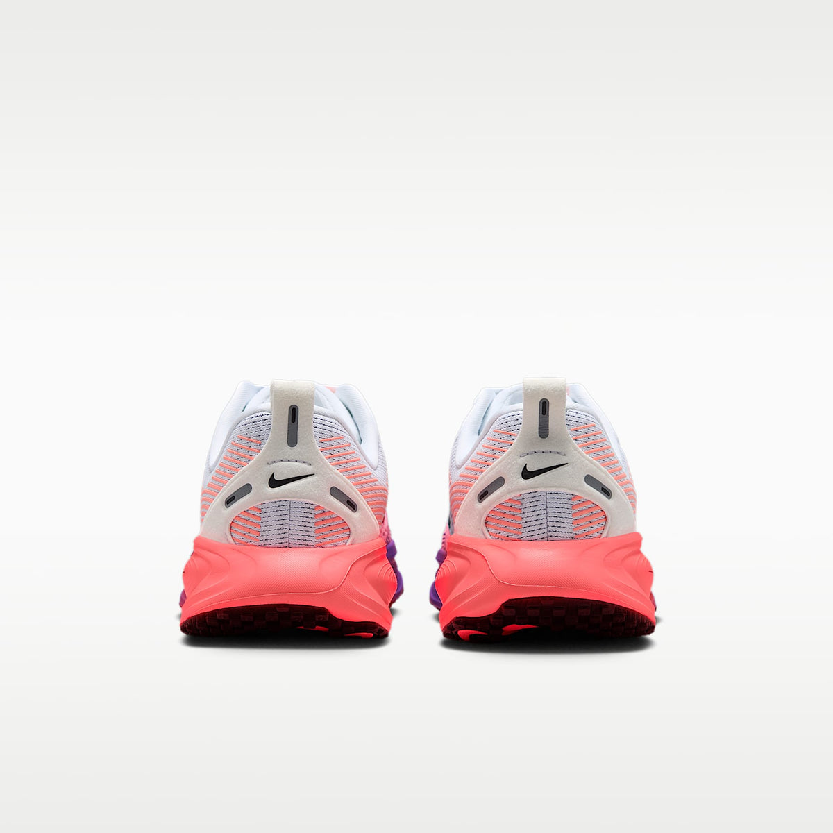 Nike Vomero 18 – Blanco/Azul carrera/Rosa atómico/Negro – vista 6