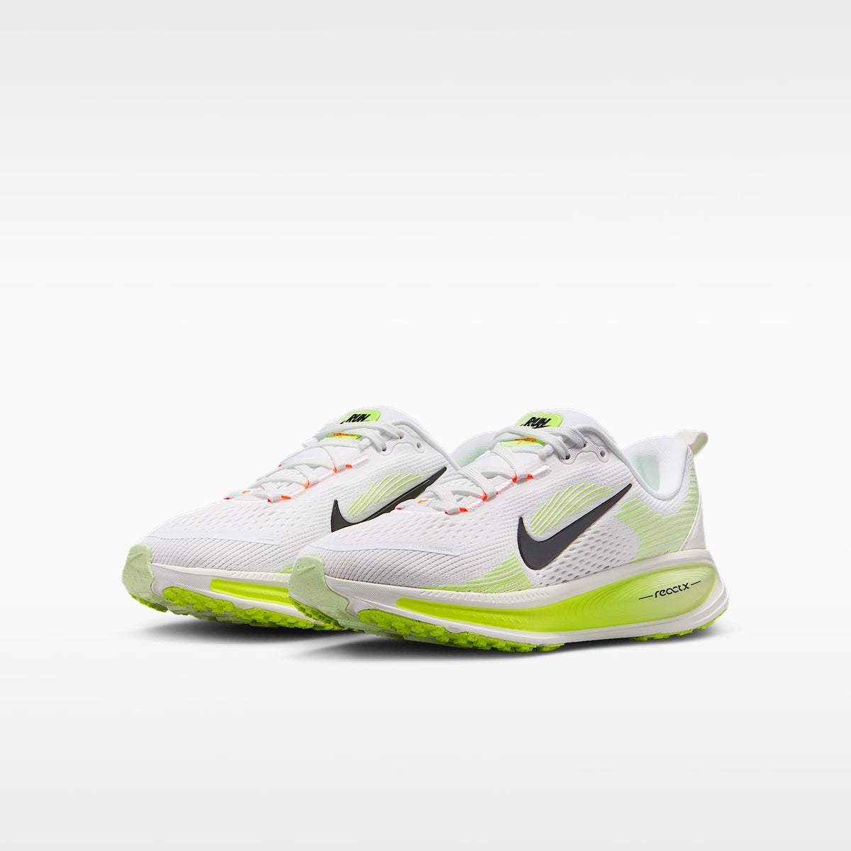 Nike Vomero 18 – Blanco/Volt/Voltio ligero/Negro – vista 5